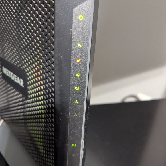 Netgear Nighthawk AC1900 Modem Router - Picture 4 of 10